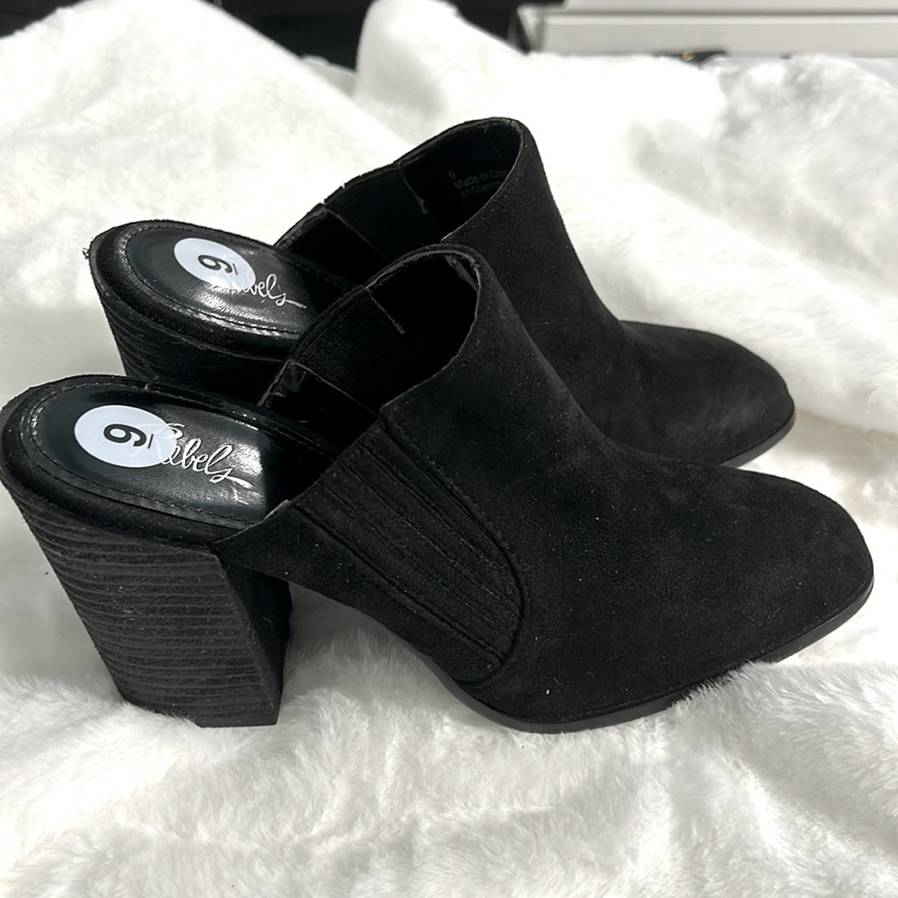 Rebels Footwear Black Suede Heels. US SIZE 9.